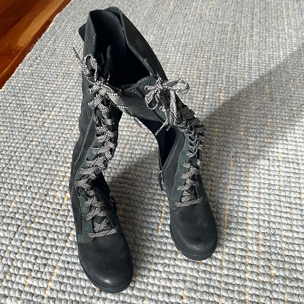 Sorel tall boots. Size 7. Gray